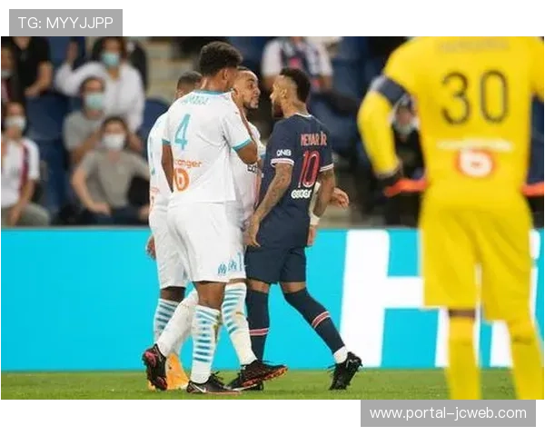 巴黎FC对阵马赛门框救险，成比赛转折点